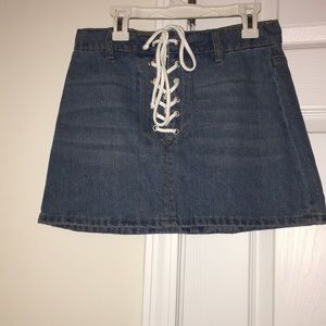 Tie-Front Denim skirt (light wash)